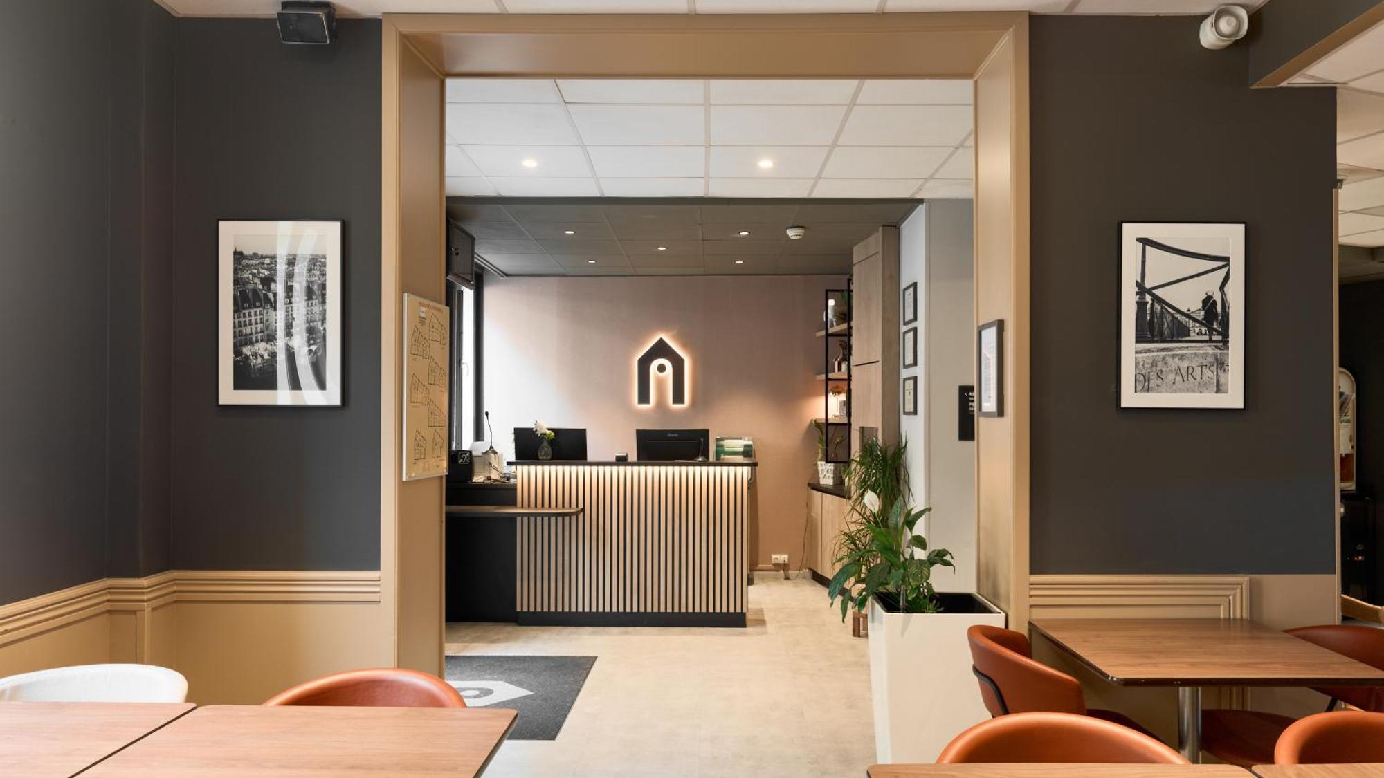 Campanile 15 - Tour Eiffel Hotel 2*